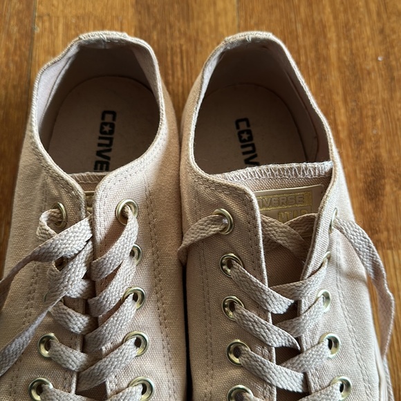 Pink low top converse - Picture 2 of 5